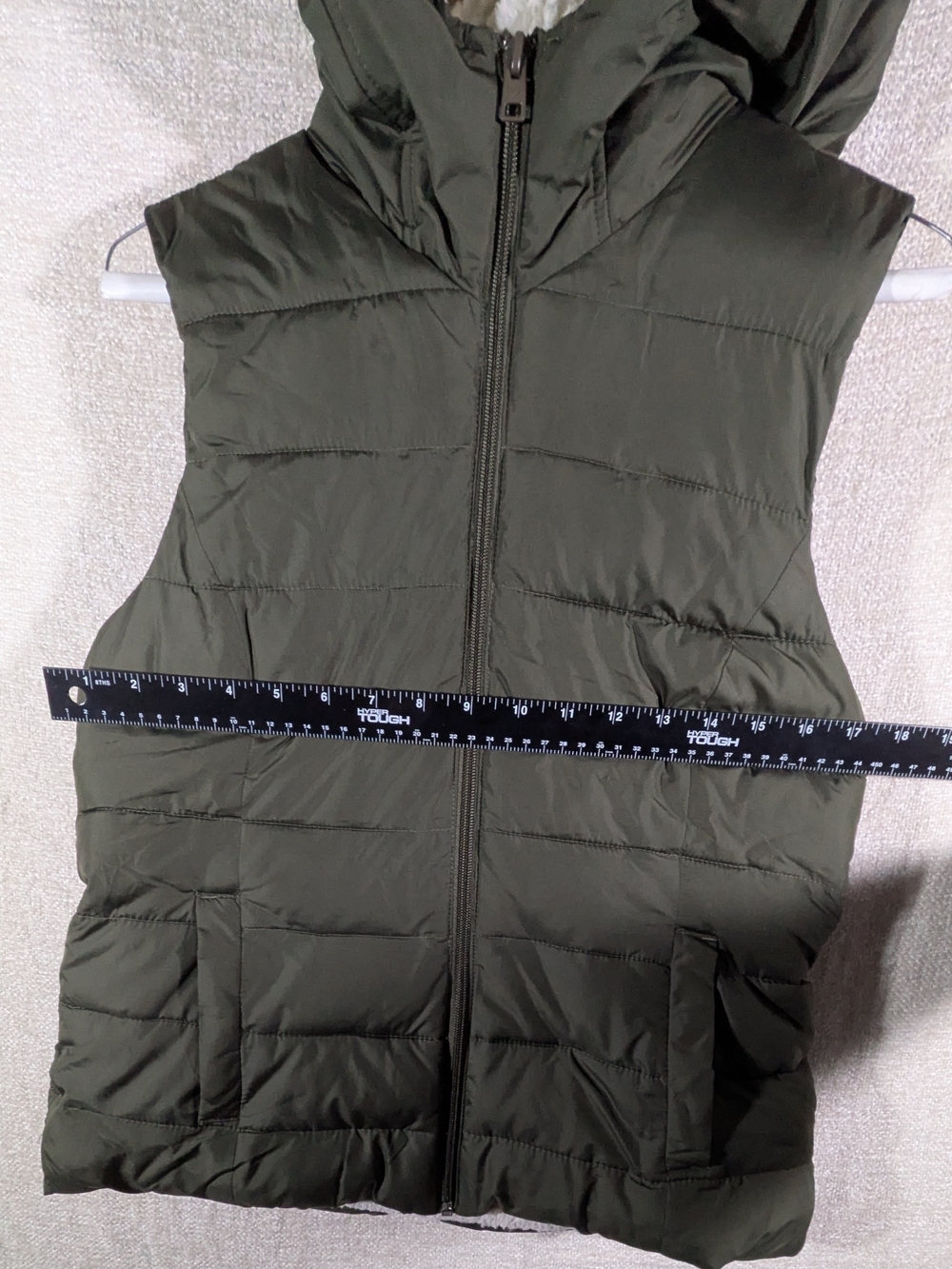 Hollister Sherpa Lined Hooded Puffer Vest Olive Green Womenβs Large